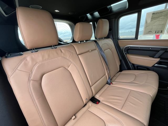 Used 2025 Gold Land Rover X-Dynamic SE image 17