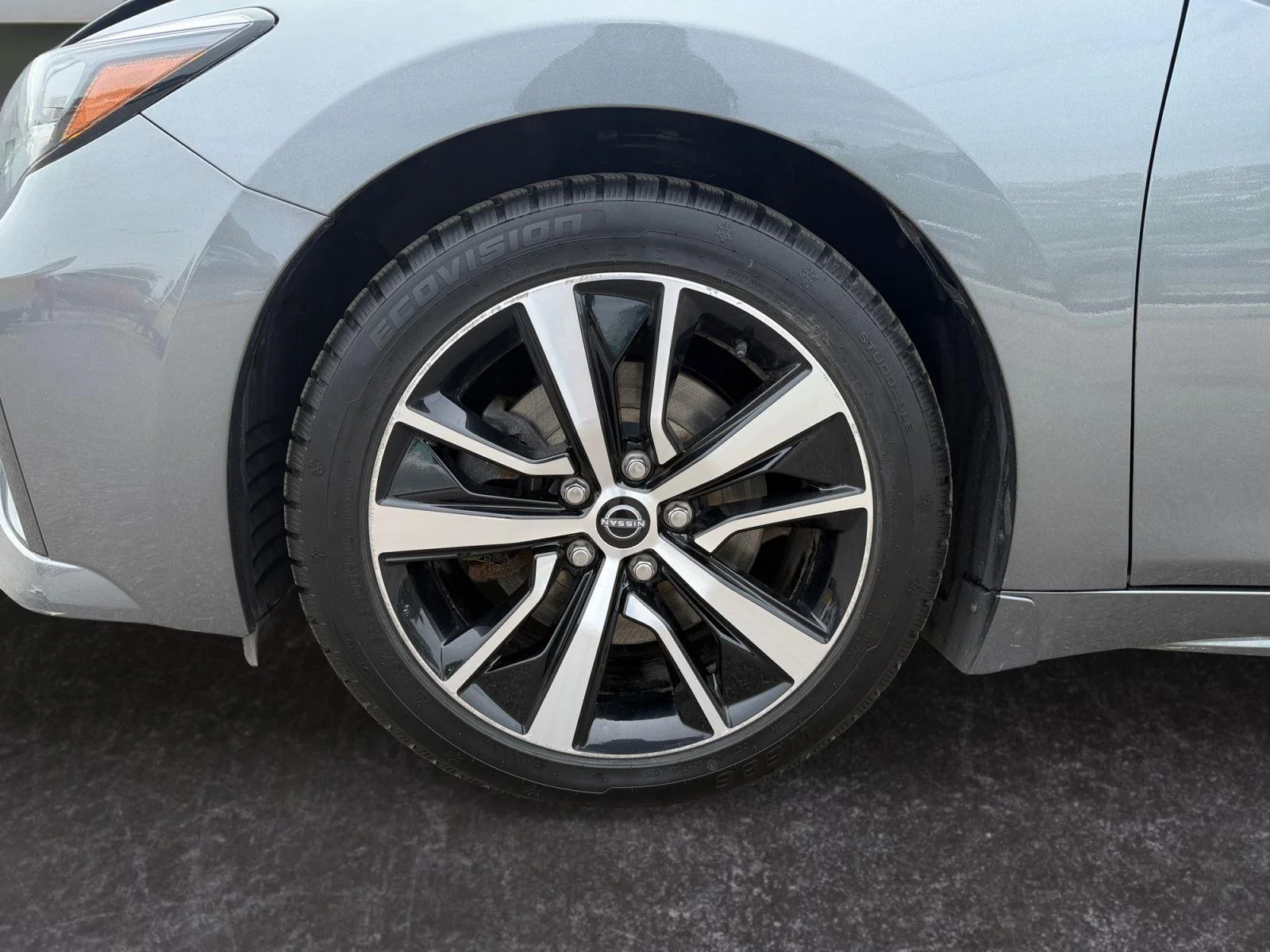 Used 2023 GRAY NISSAN SL SEDAN image 27