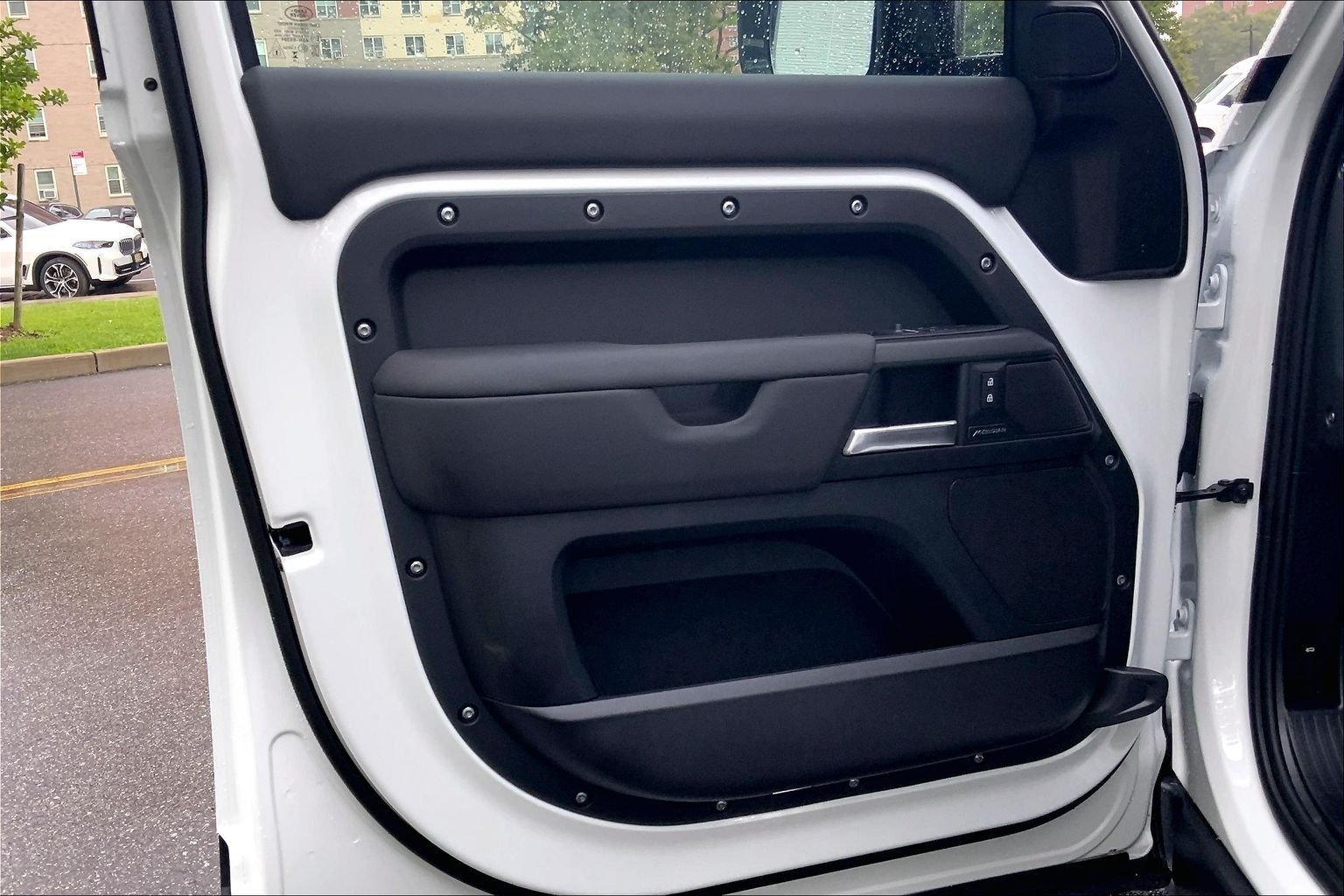New 2026 Fuji White Land Rover S image 10