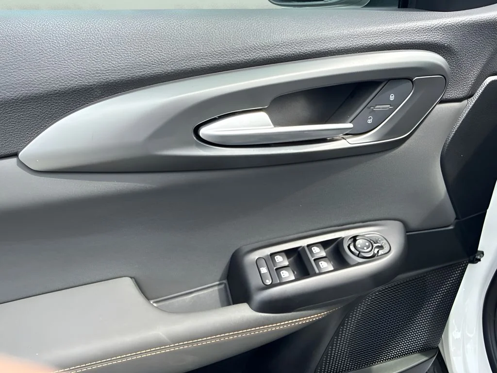 Used 2025 White Alfa Romeo Base image 17