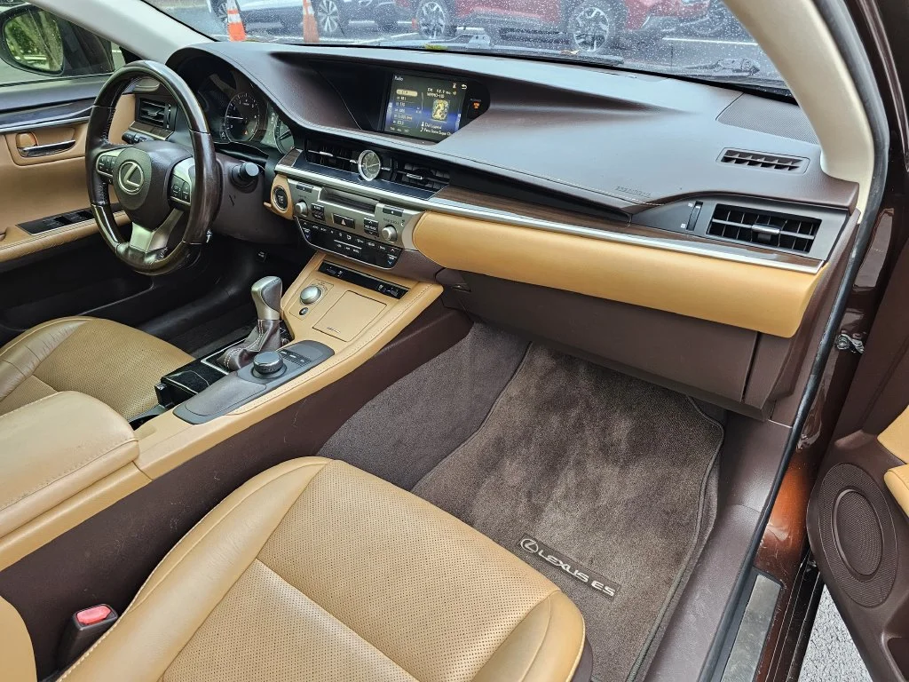 Used 2016 Brown Lexus 350 image 10
