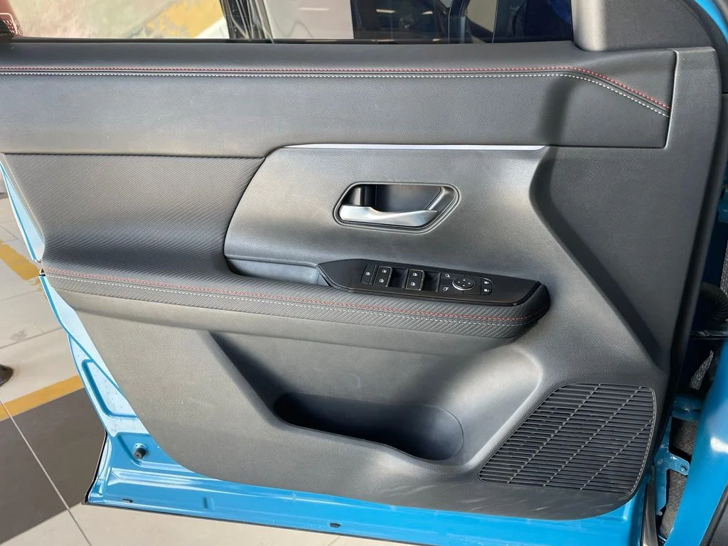 Certified Used 2025 White Nissan SR image 9