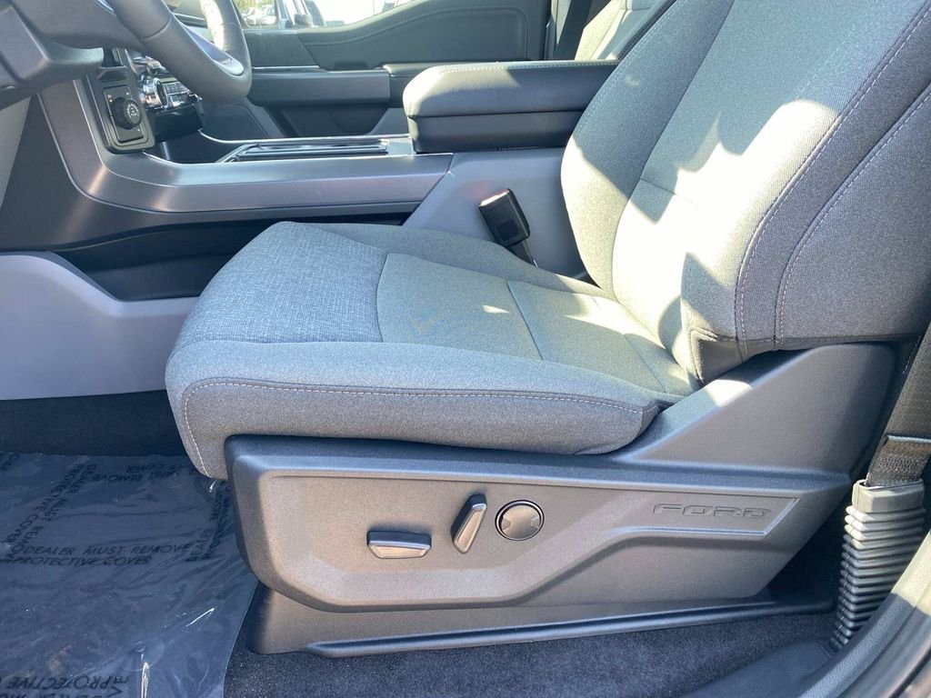 New 2026 Carbonized Gray Metallic Ford XLT image 12