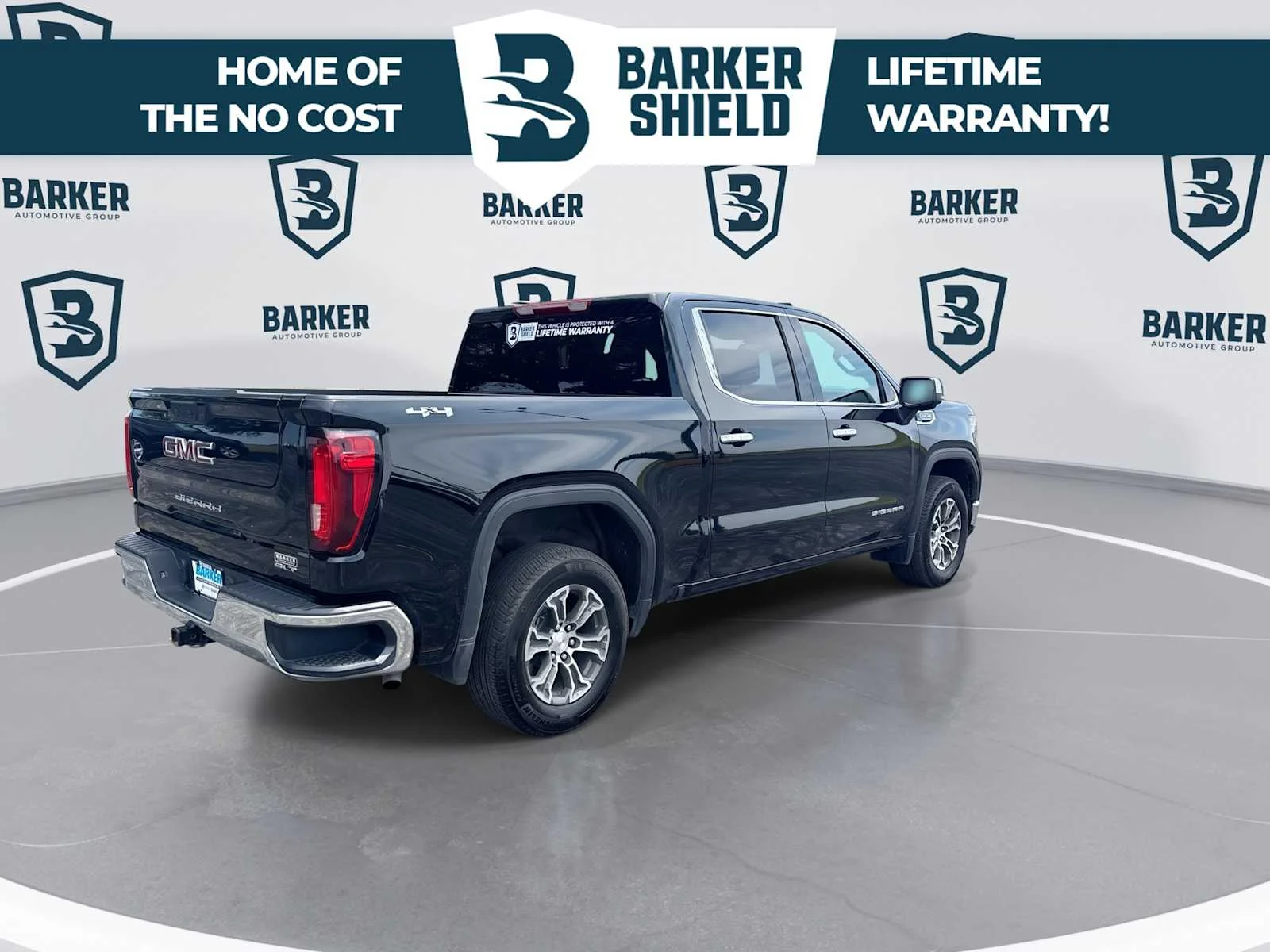 Used 2025 Onyx Black GMC SLT image 9