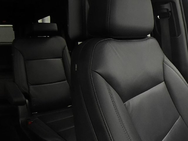 Used 2022 Black Chevrolet Z71 image 33