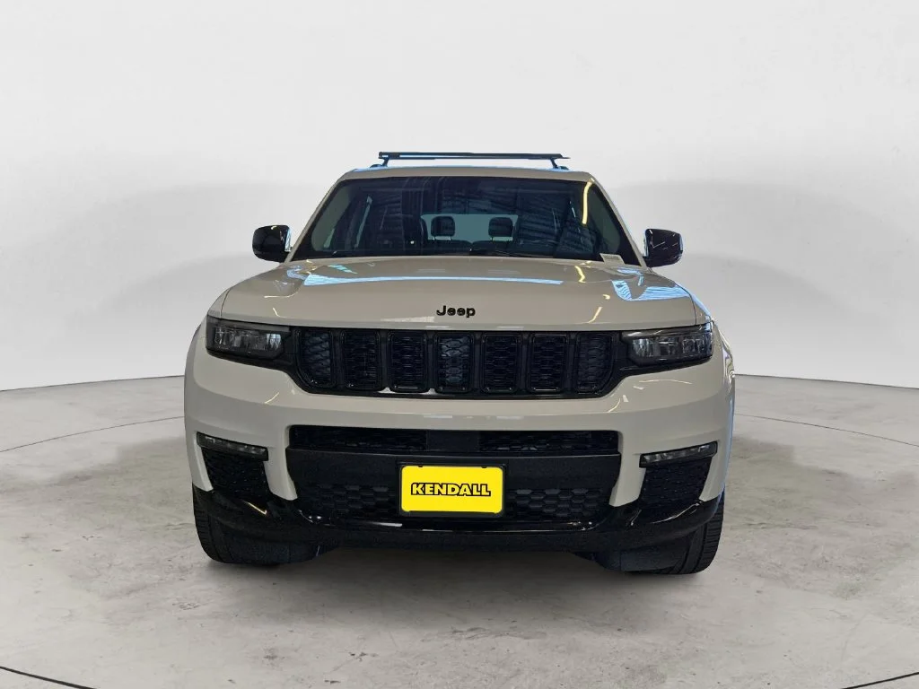 Used 2022 White Jeep Limited image 3
