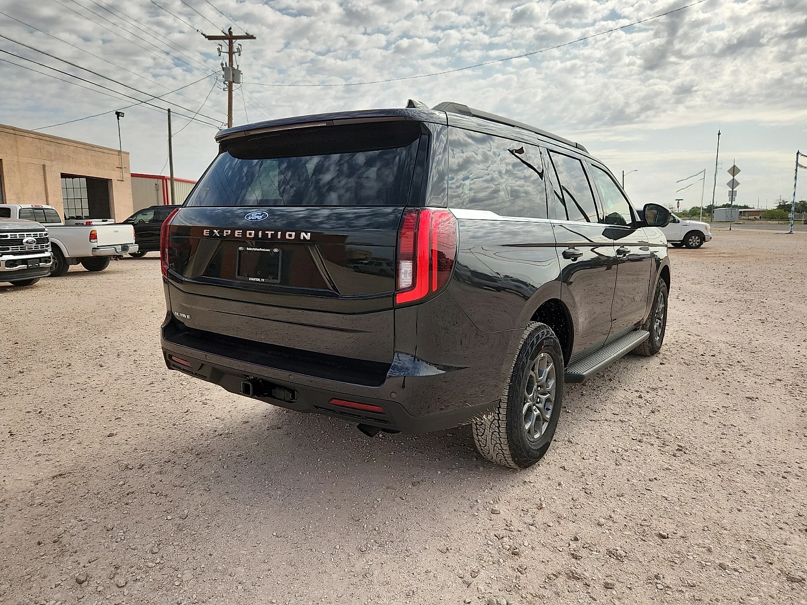New 2026 Dark Matter Gray Metallic Ford Active image 7
