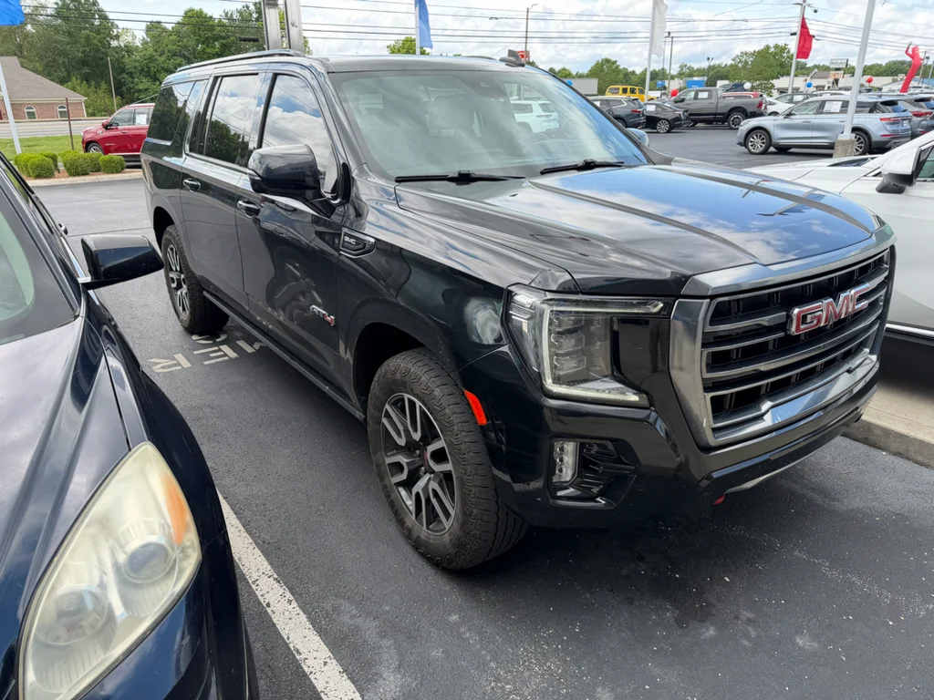 2023 GMC Yukon 4WD AT4's photo