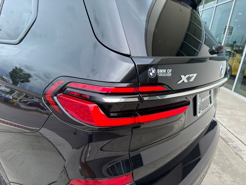 Used 2025 Black Sapphire Metallic BMW xDrive40i image 14