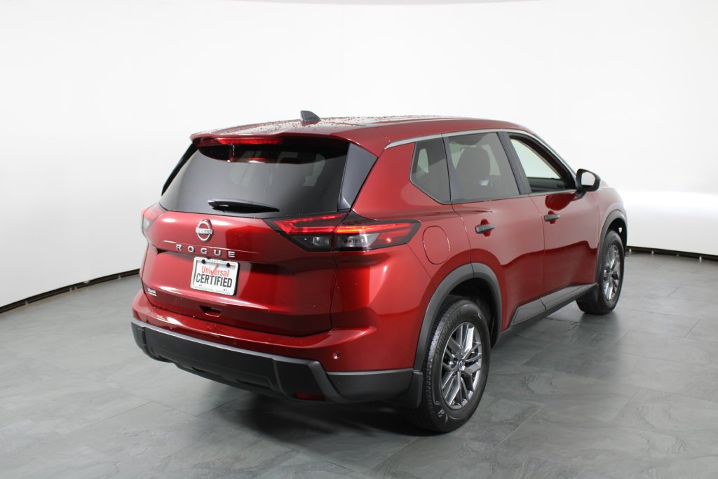 Used 2025 Red Nissan S image 3