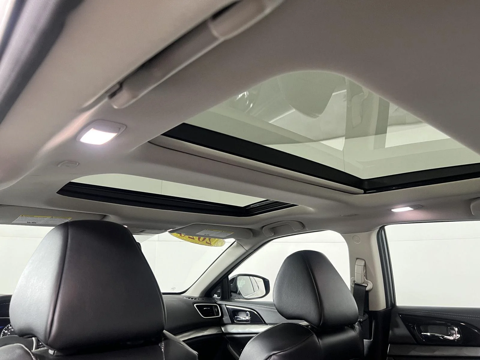 Used 2020 Pearl White Tricoat Nissan SL image 23