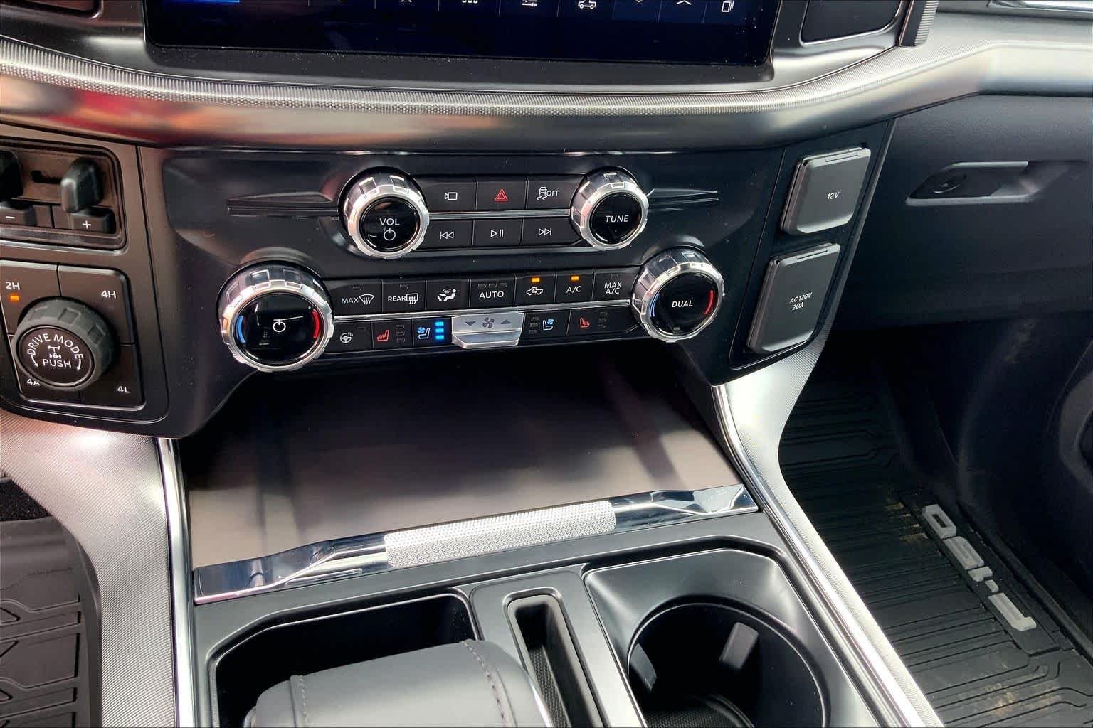 New 2026 Star White Metallic Tri-Coat Ford Platinum image 18