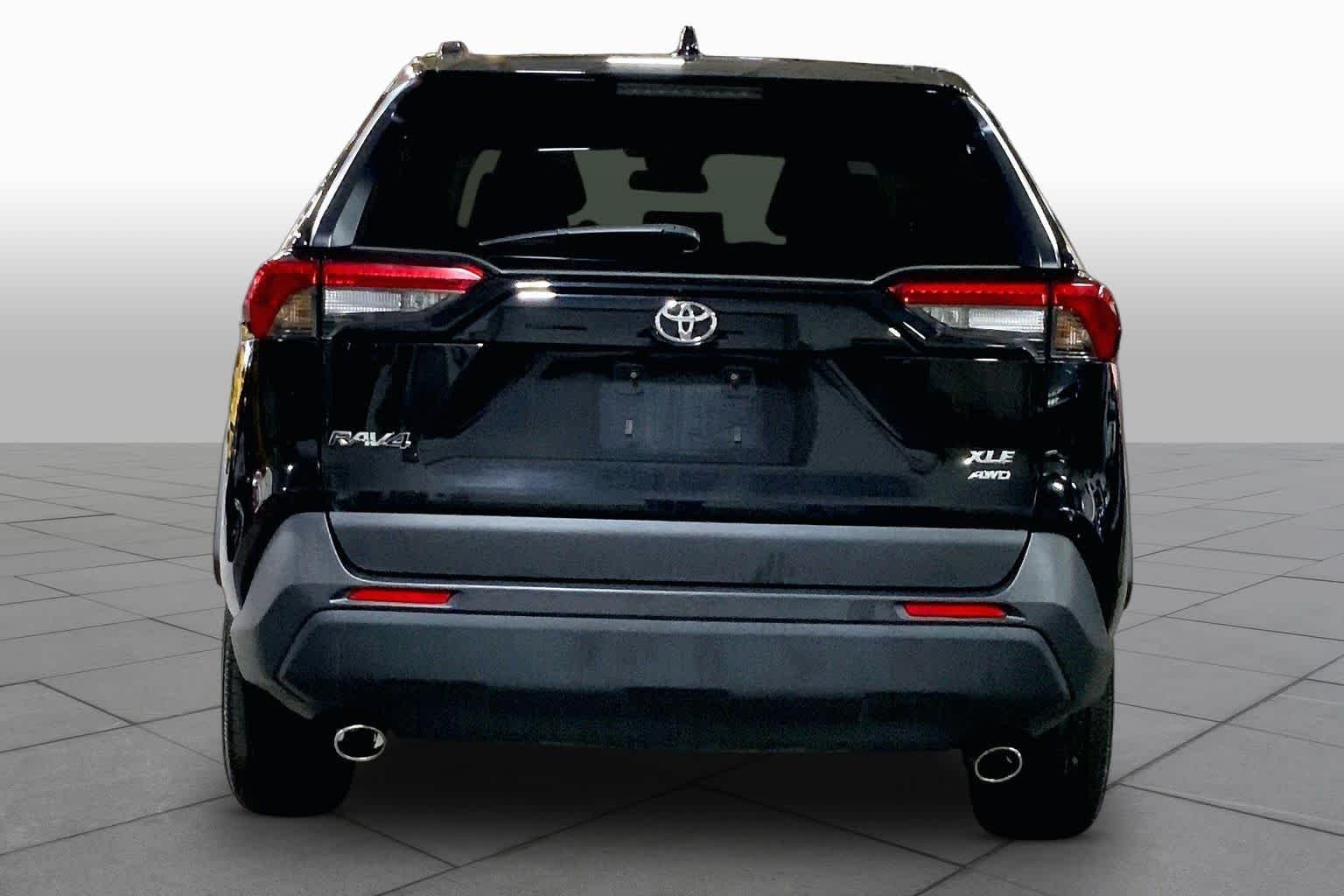 Used 2025 Midnight Black Metallic Toyota XLE image 5