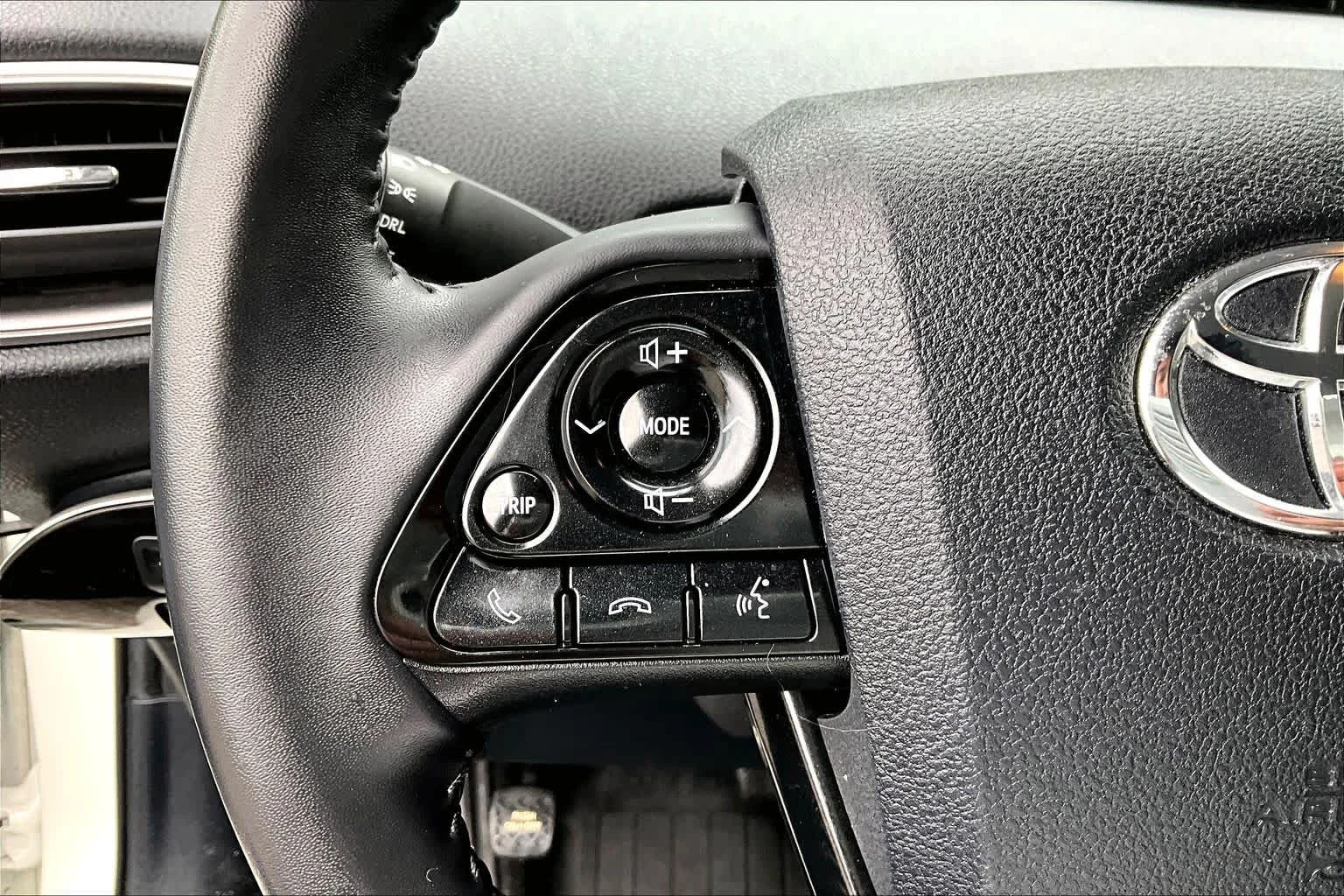 Used 2020 Blizzard Pearl Toyota LE image 22