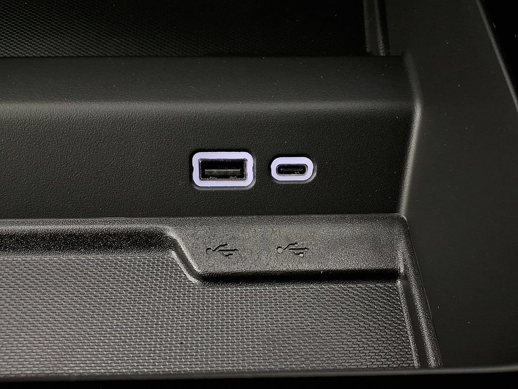 2026 Chevrolet Suburban Z71 - Photo 25