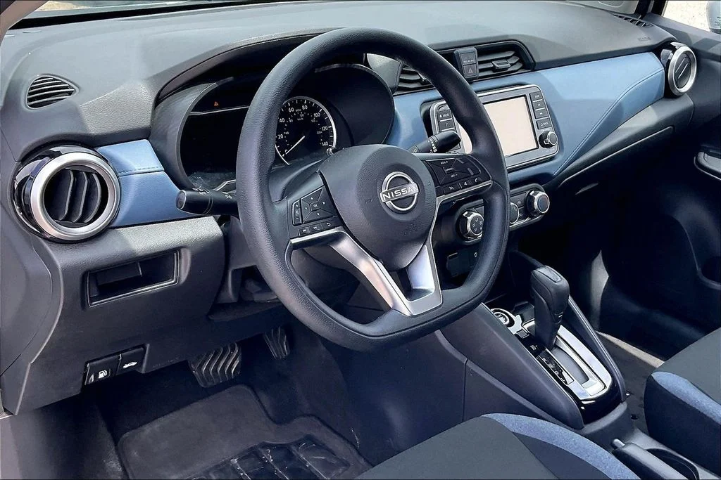 Used 2025 Silver Nissan 1.6 SV image 14