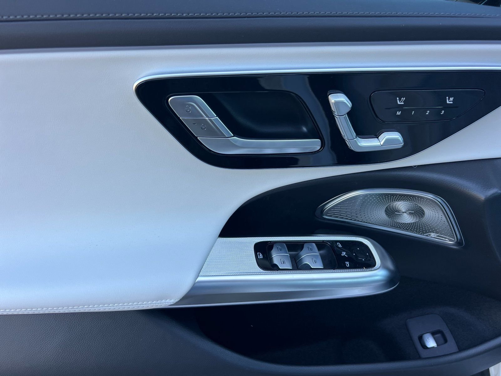 New 2026 MANUFAKTUR Moonlight White Metallic Mercedes-Benz E 450 image 14