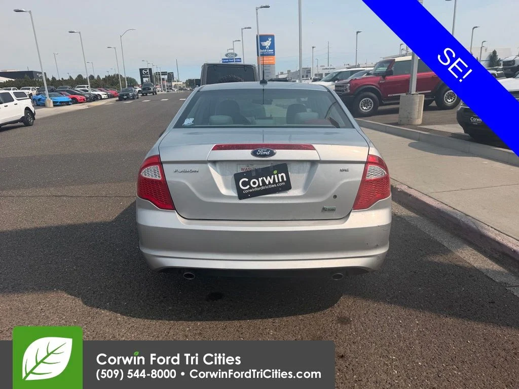 Used 2010 Brilliant Silver Metallic Ford SE image 7