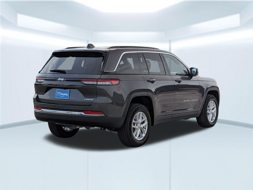 New 2026 Baltic Gray Metallic Clear-Coat Exterior Paint Jeep Laredo X image 6