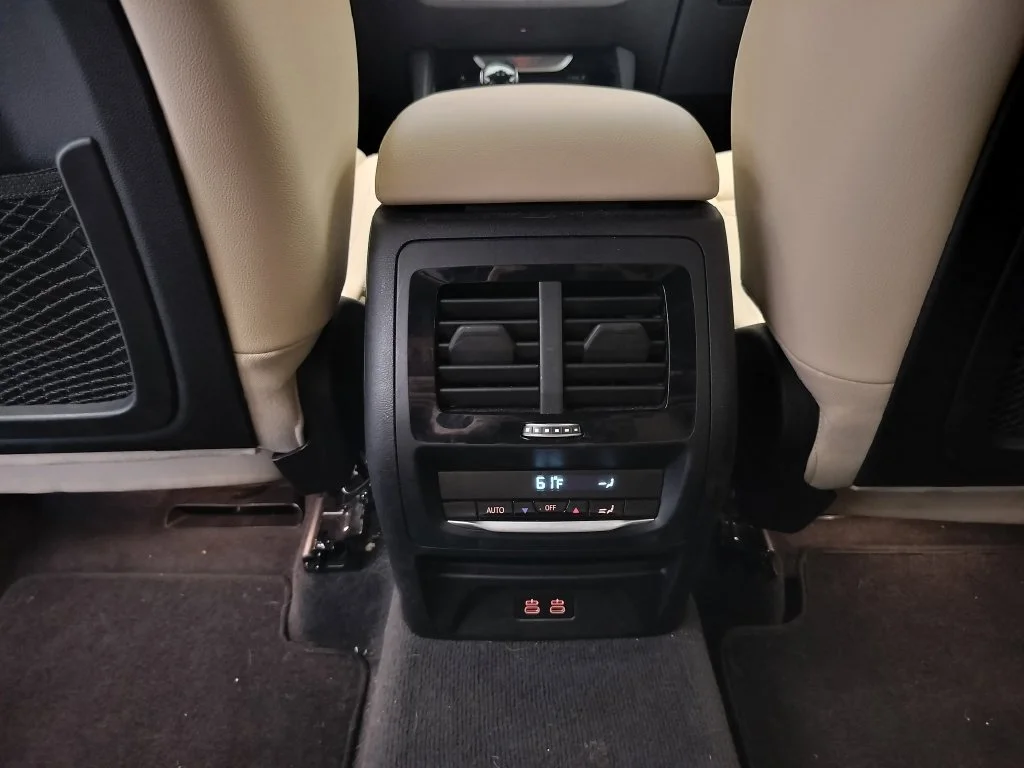 Used 2024 White BMW sDrive30i image 20