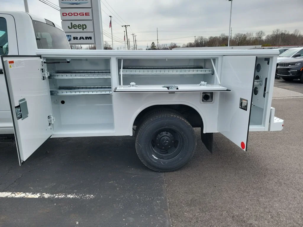 2026 RAM 3500 Chassis Tradesman - Photo 9