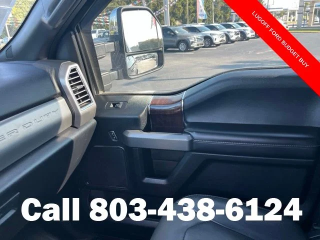 Used 2017  Ford Platinum image 32