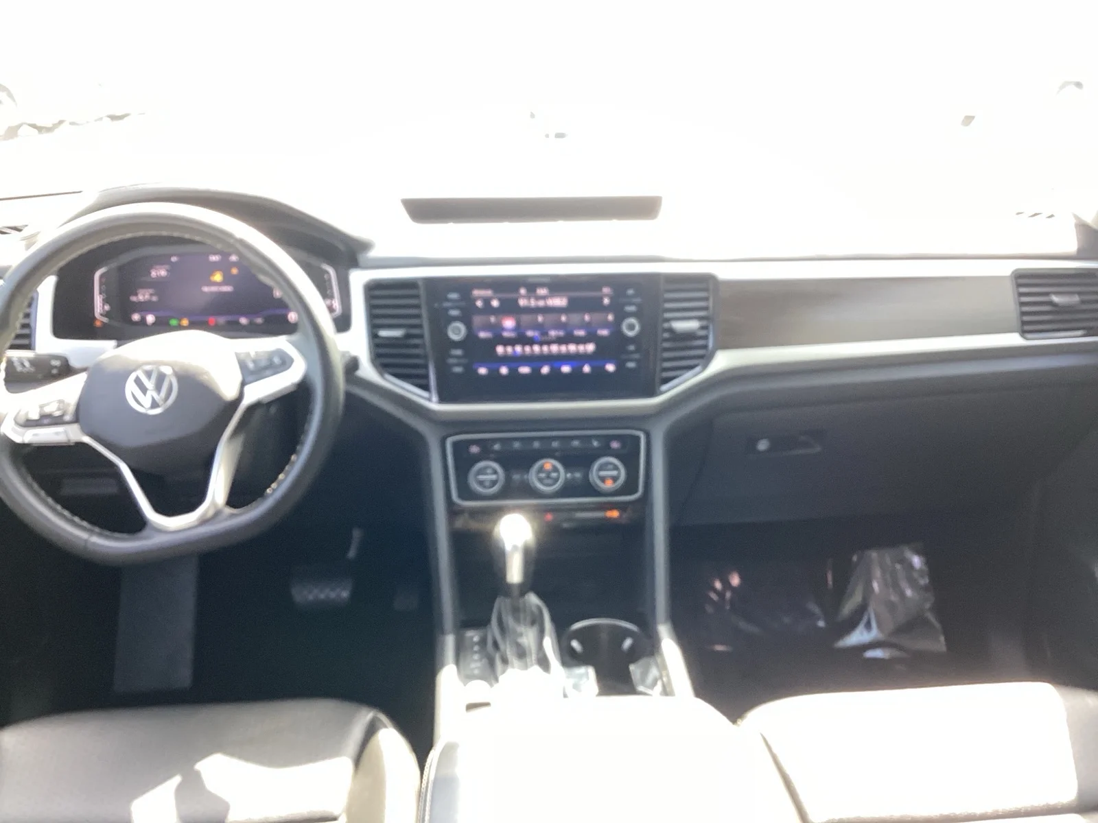 Certified Used 2023 Pure White (0q0q) Volkswagen 3.6L V6 SE W/Technology 4 image 11