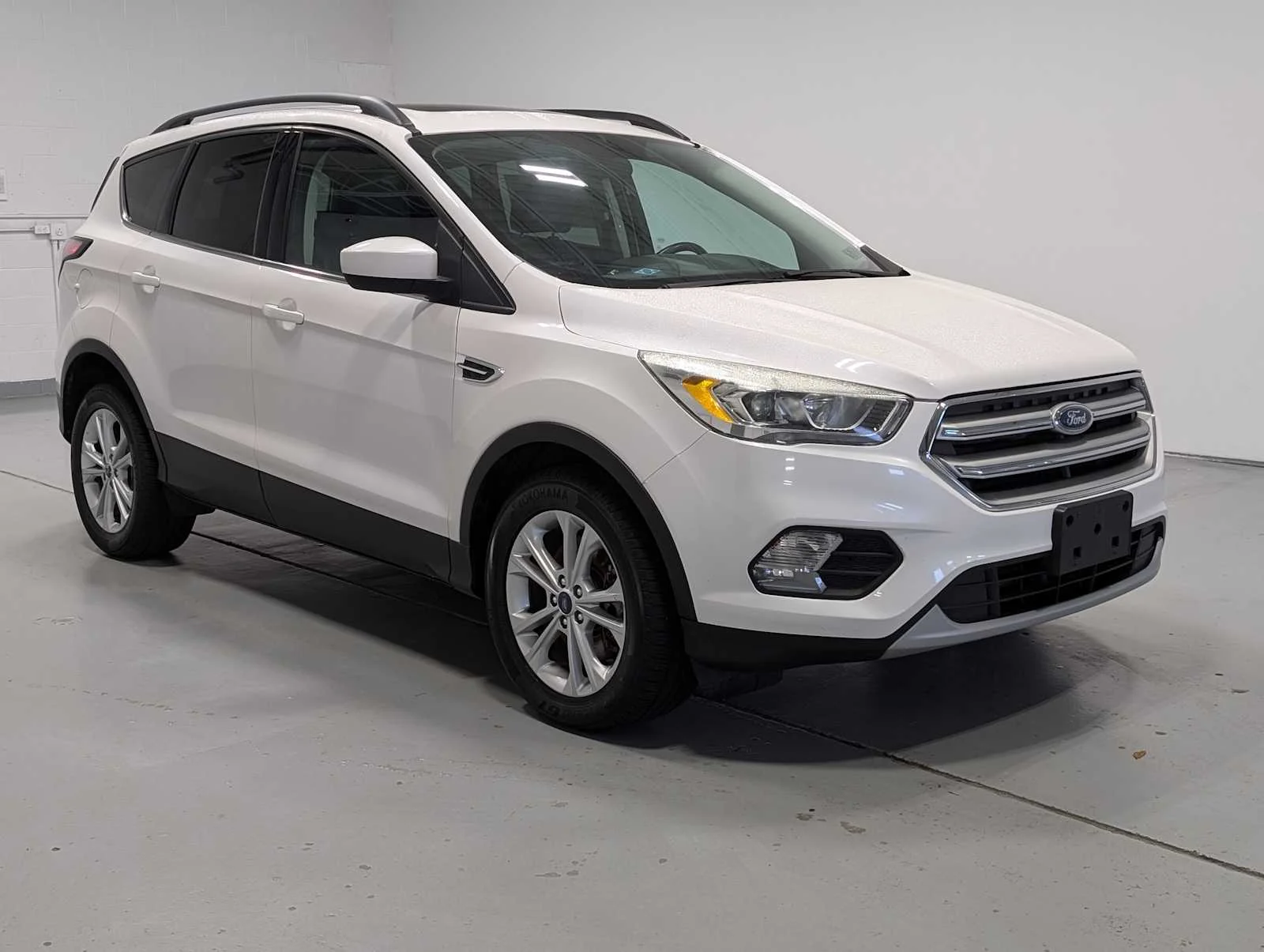 Used 2017 White Platinum Metallic Tri-Coat Ford SE image 6