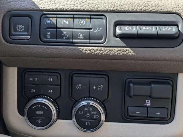 Used 2022 WHITE FROST TRICOAT GMC Denali image 26