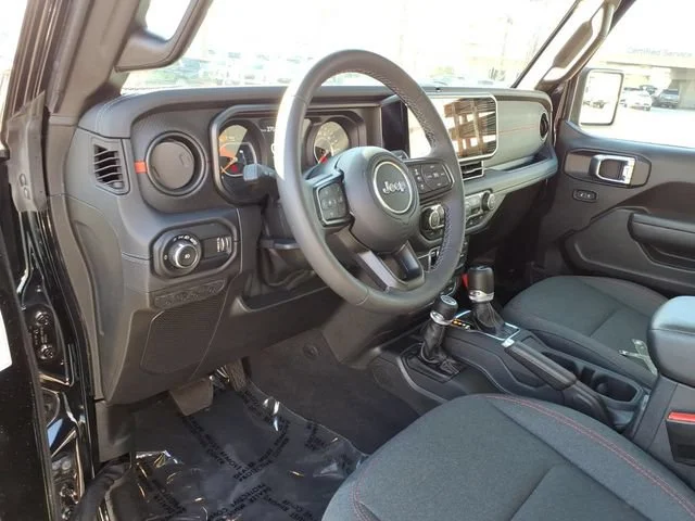 Used 2025 Black Jeep 4-Door Rubicon 4x4 image 13