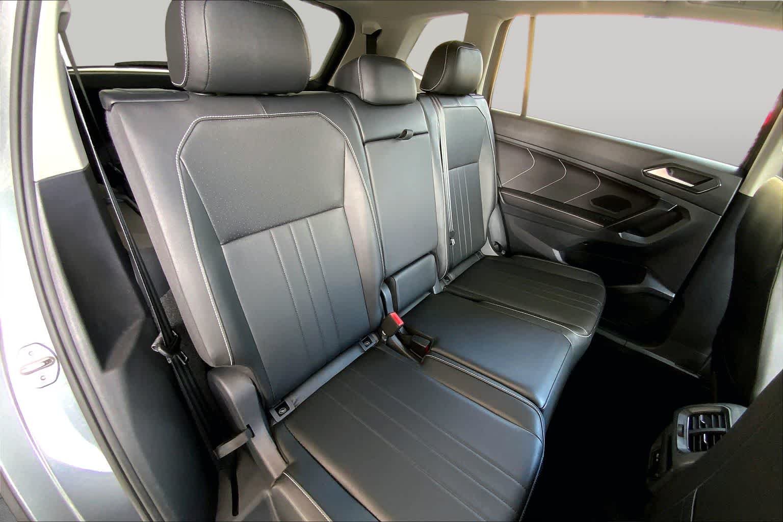 Used 2023 Platinum Gray Metallic Volkswagen SE image 20