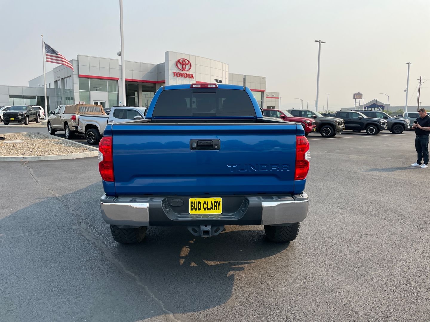 Used 2016 Blue Toyota SR5 image 4