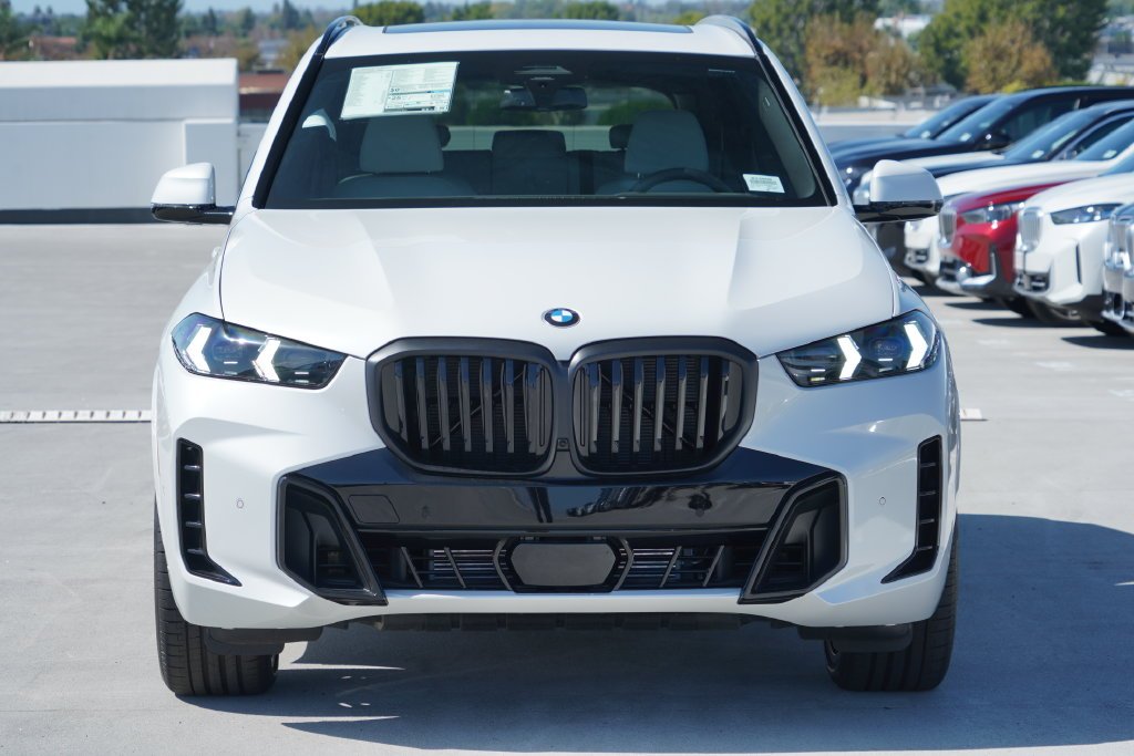 New 2026 Mineral White Metallic BMW xDrive40i image 2