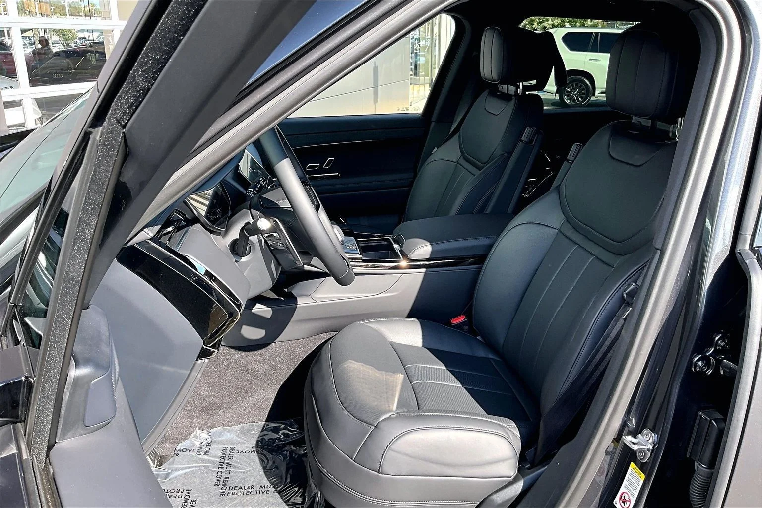 New 2026 Carpathian Grey Land Rover Dynamic SE image 9