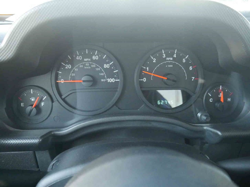 Used 2008 Silver Jeep X image 28