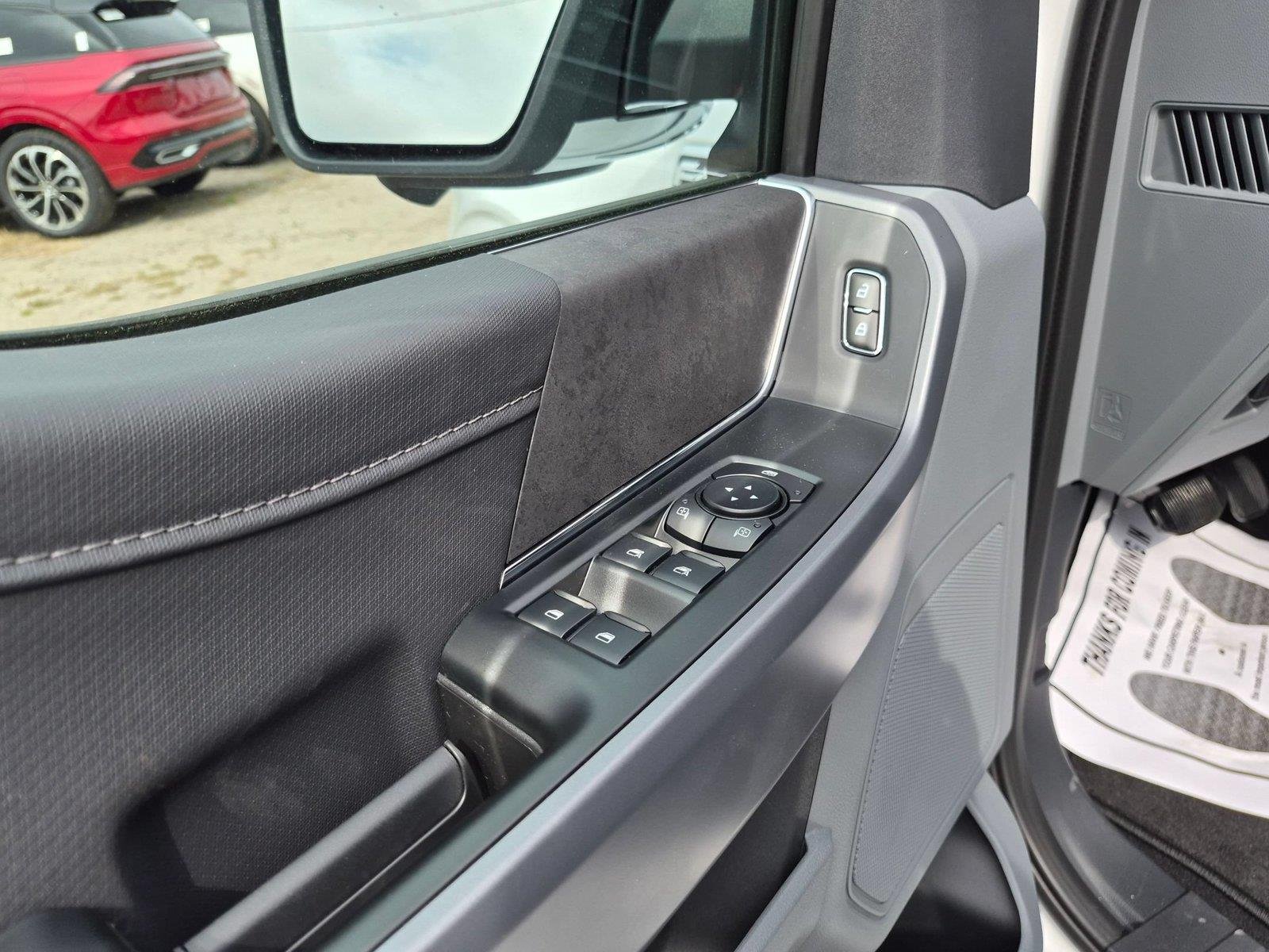 New 2026 Oxford White Ford XLT image 12
