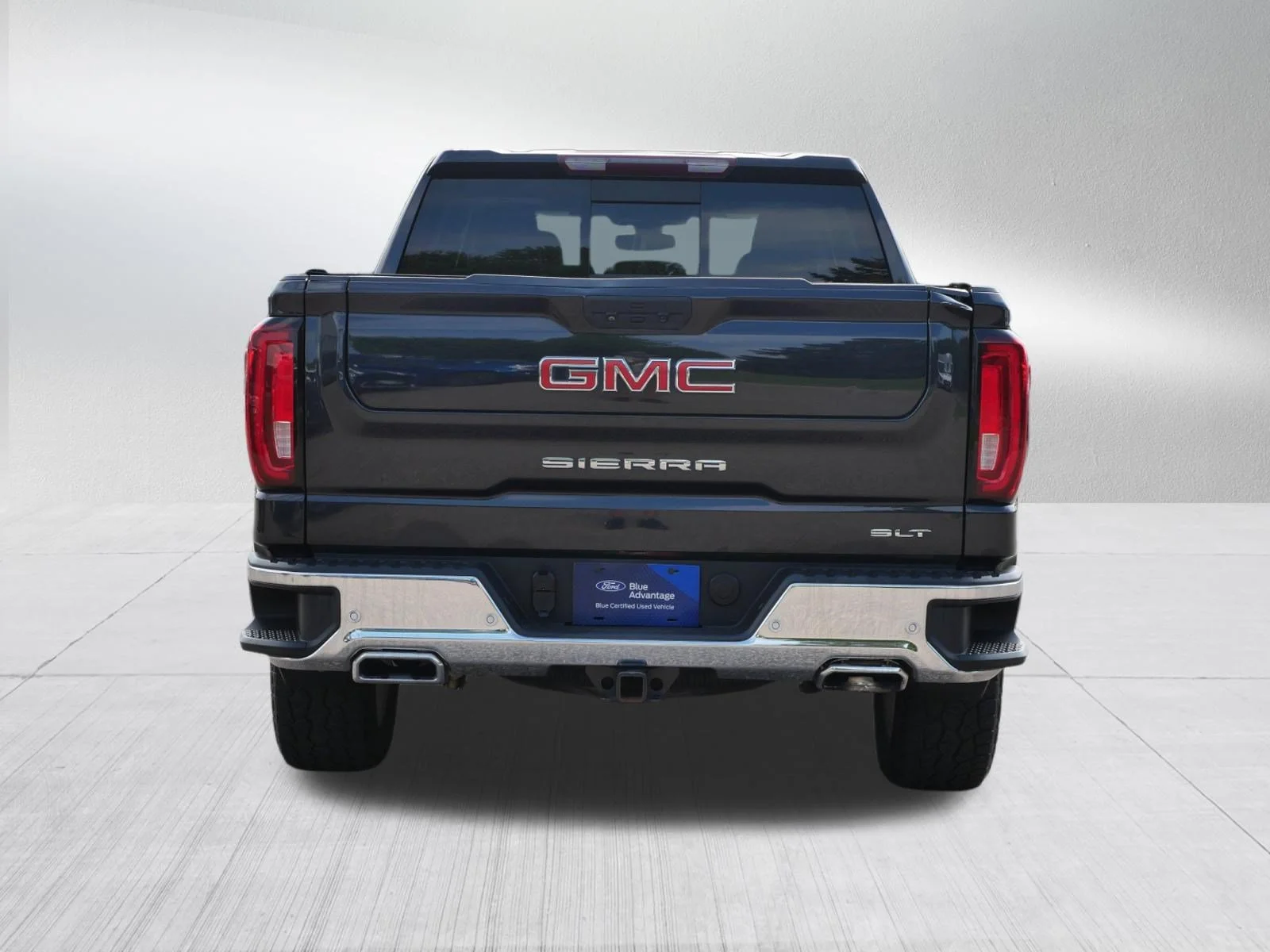 Certified Used 2020 Carbon Black Metallic GMC SLT image 6