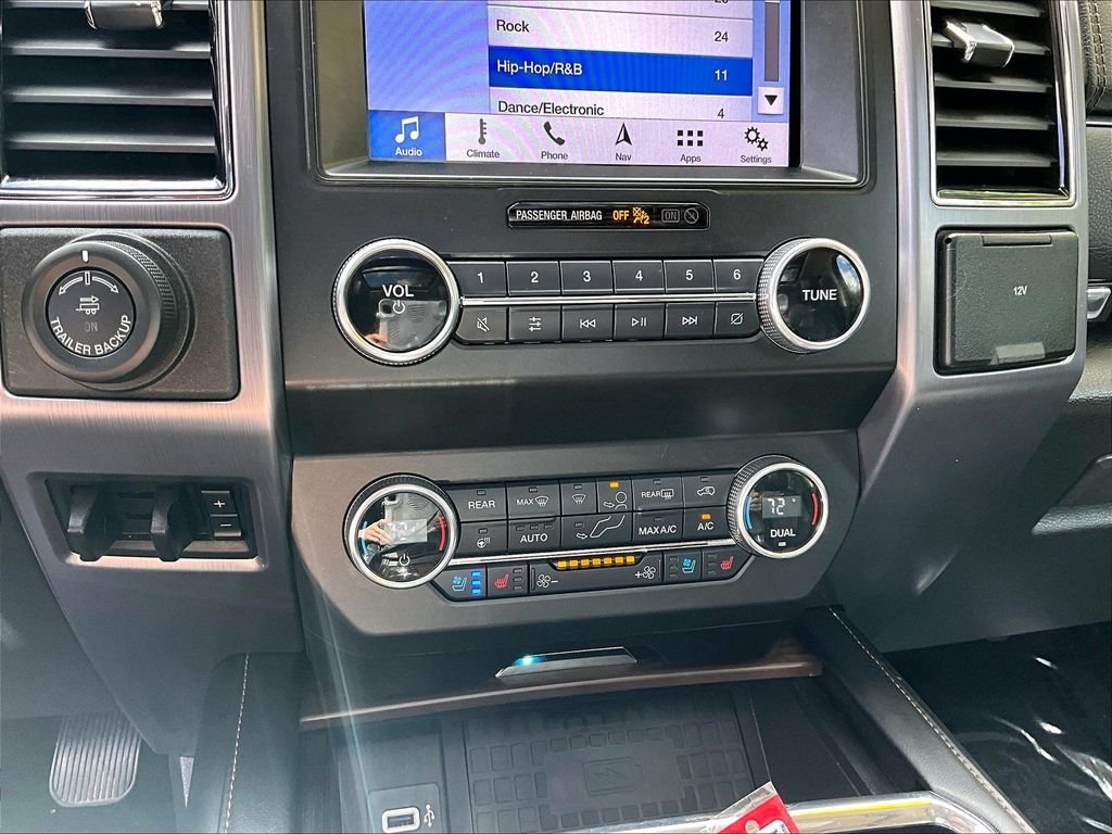 Used 2019 Black Metallic Ford Platinum image 27