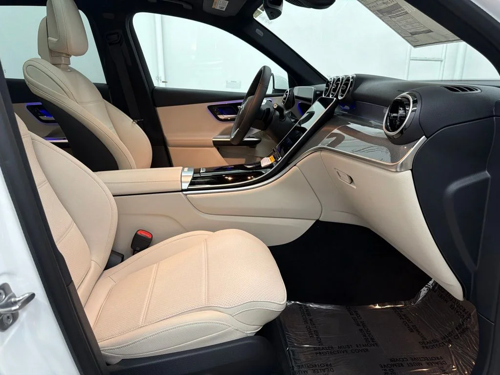 New 2027 White Mercedes-Benz GLC 300 image 27