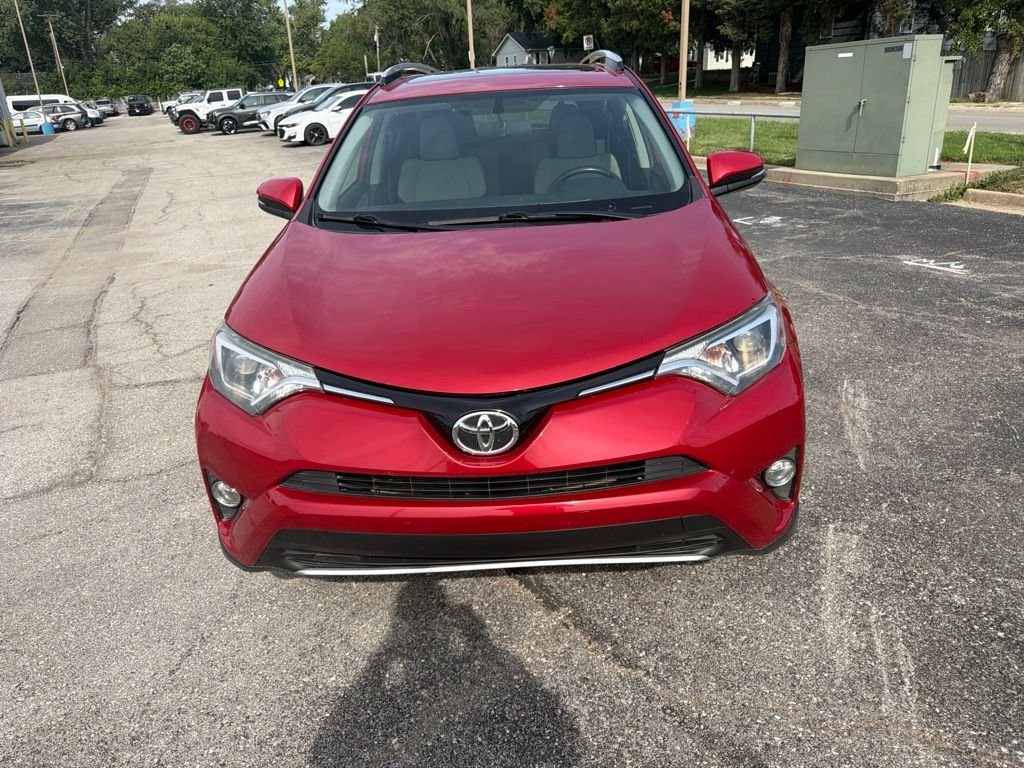 Used 2016 Red Toyota XLE image 3