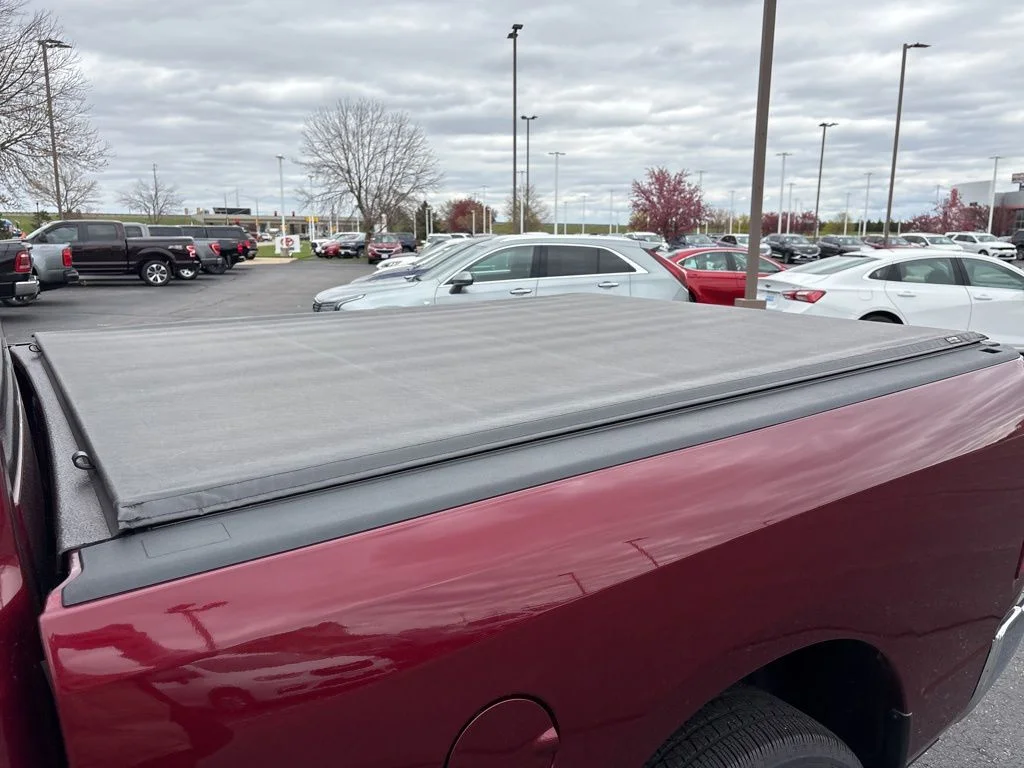 Used 2017 Delmonico Red Pearlcoat Ram SLT image 24