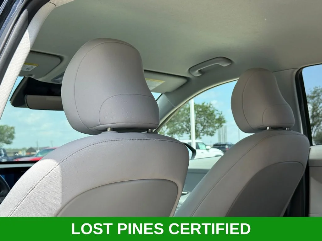 Used 2025 Black Hyundai SEL image 19
