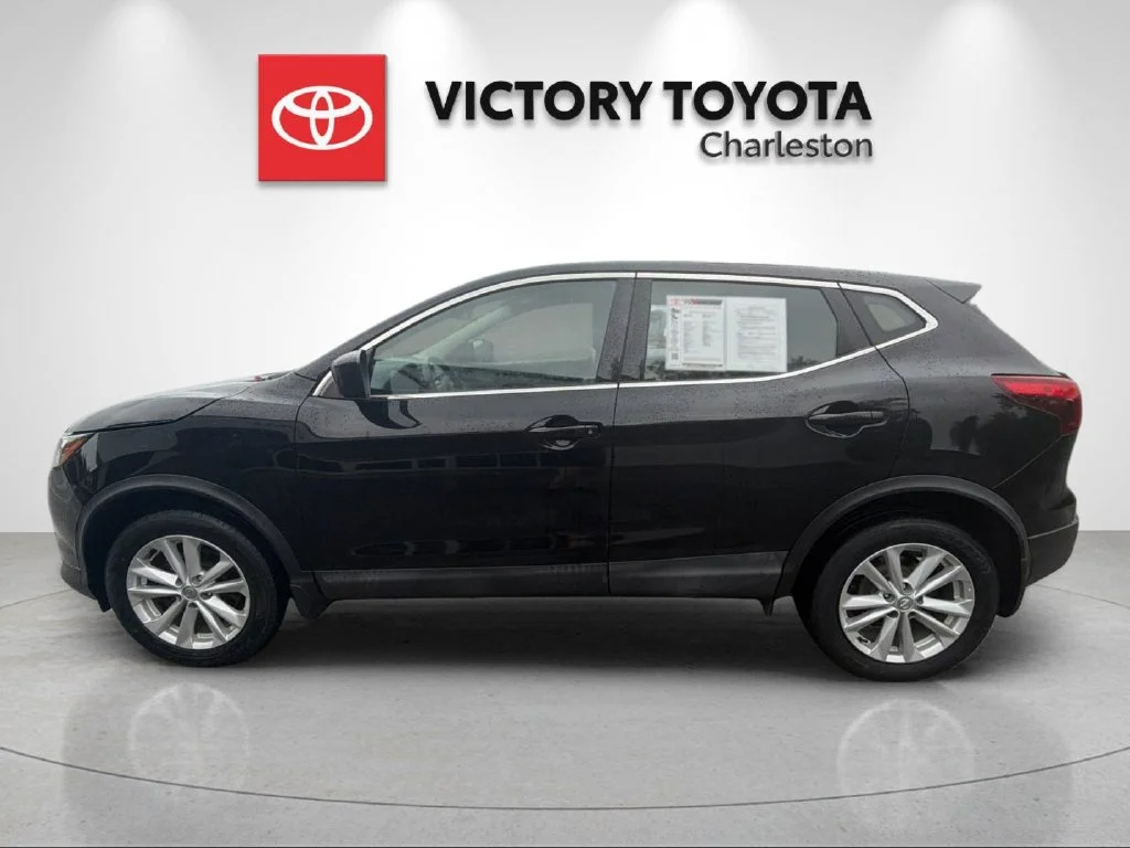 Used 2018 Black Nissan S image 2