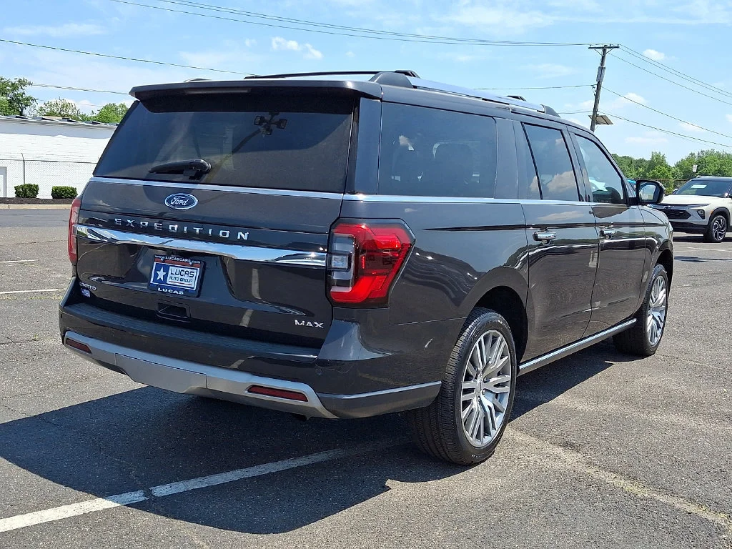 Used 2024  Ford Limited image 11