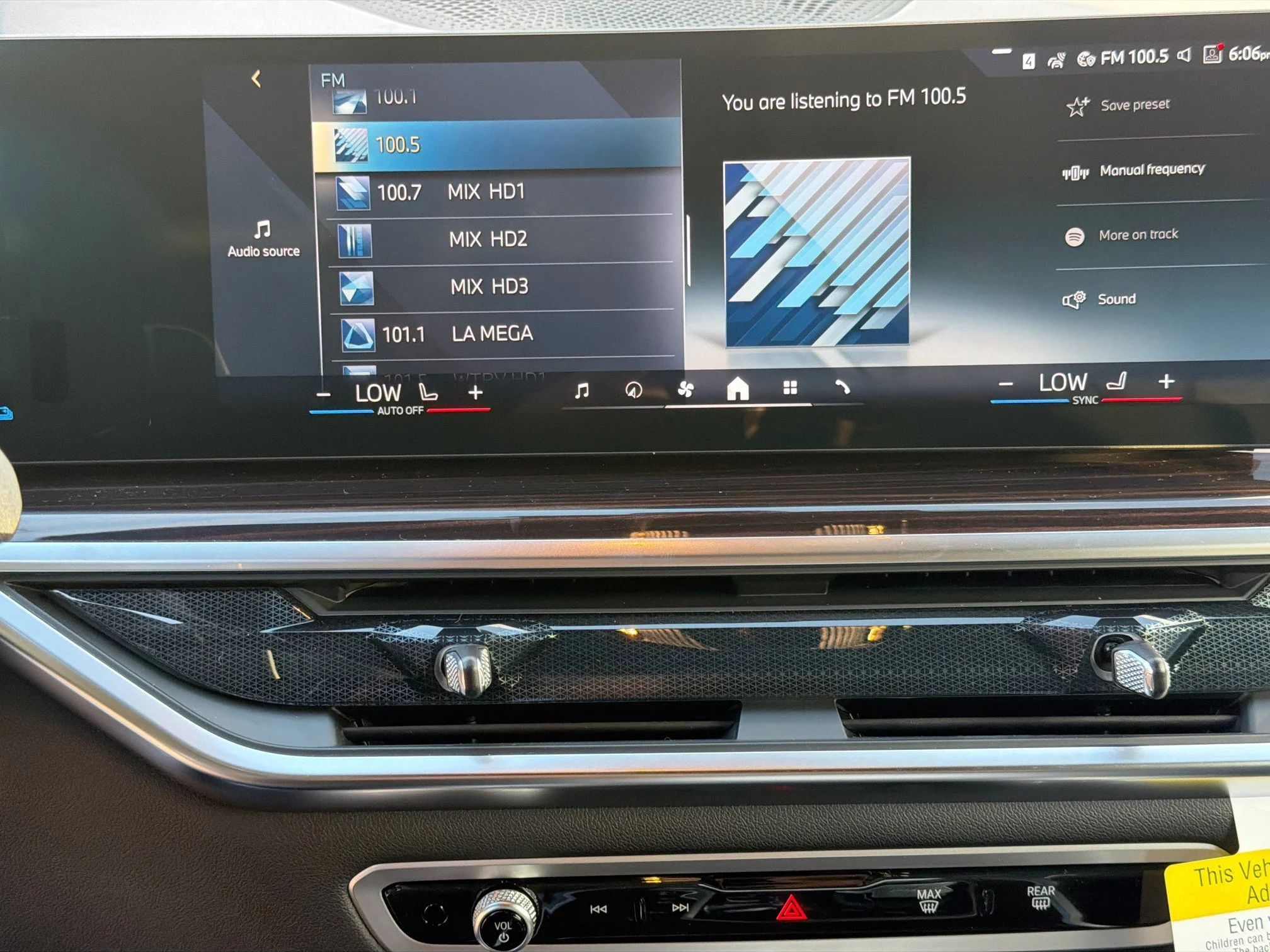 New 2026 Black Sapphire Metallic BMW xDrive50e image 32