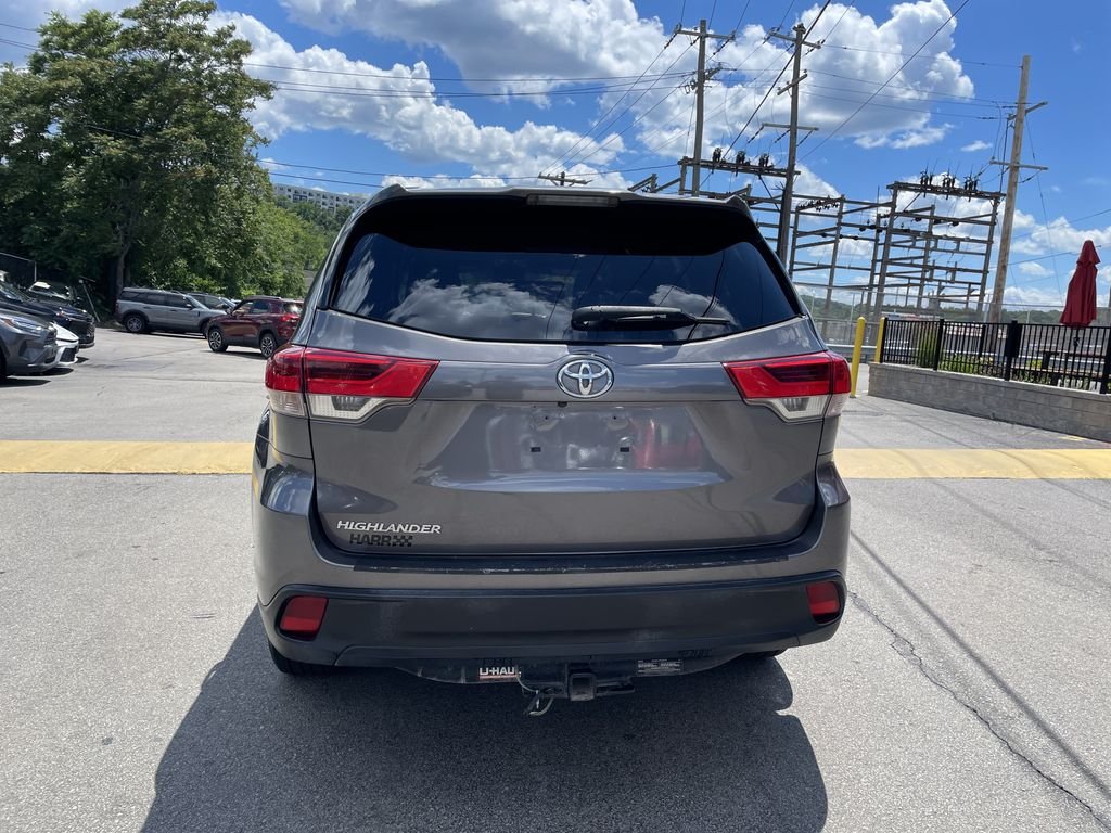 Used 2018 Gray Toyota LE image 4