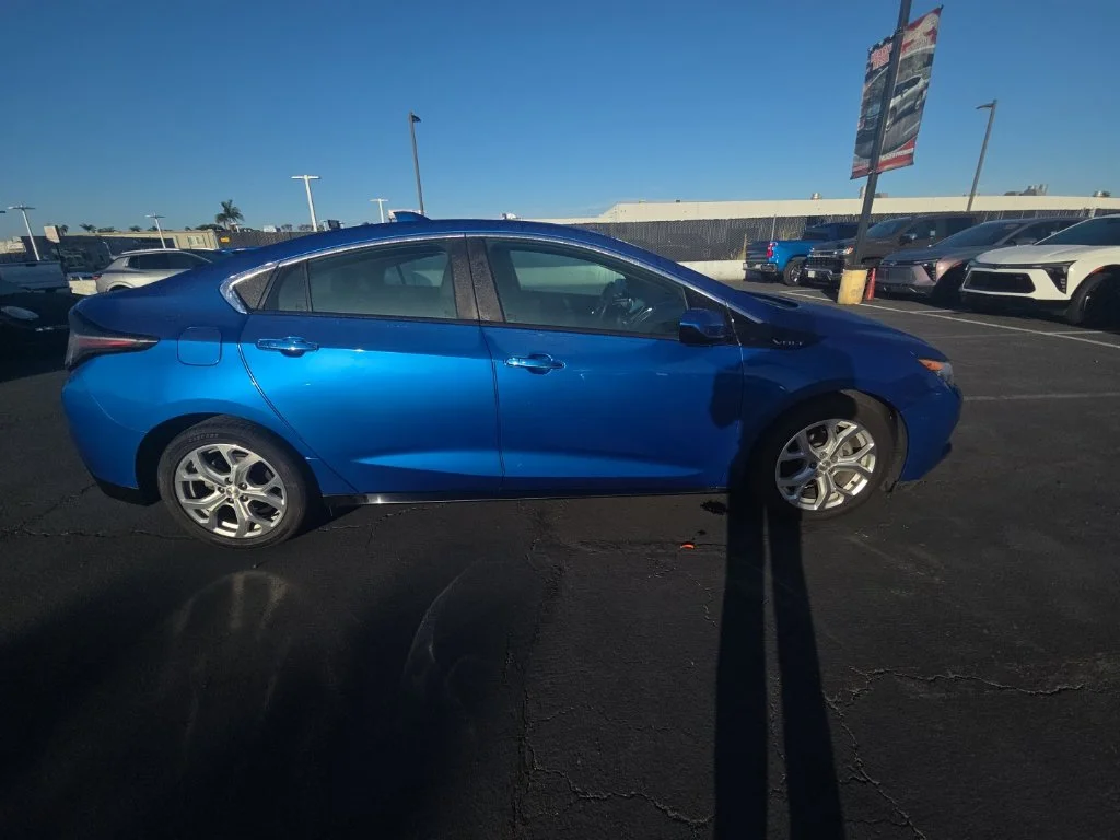 Used 2016 Blue Chevrolet Premier image 2