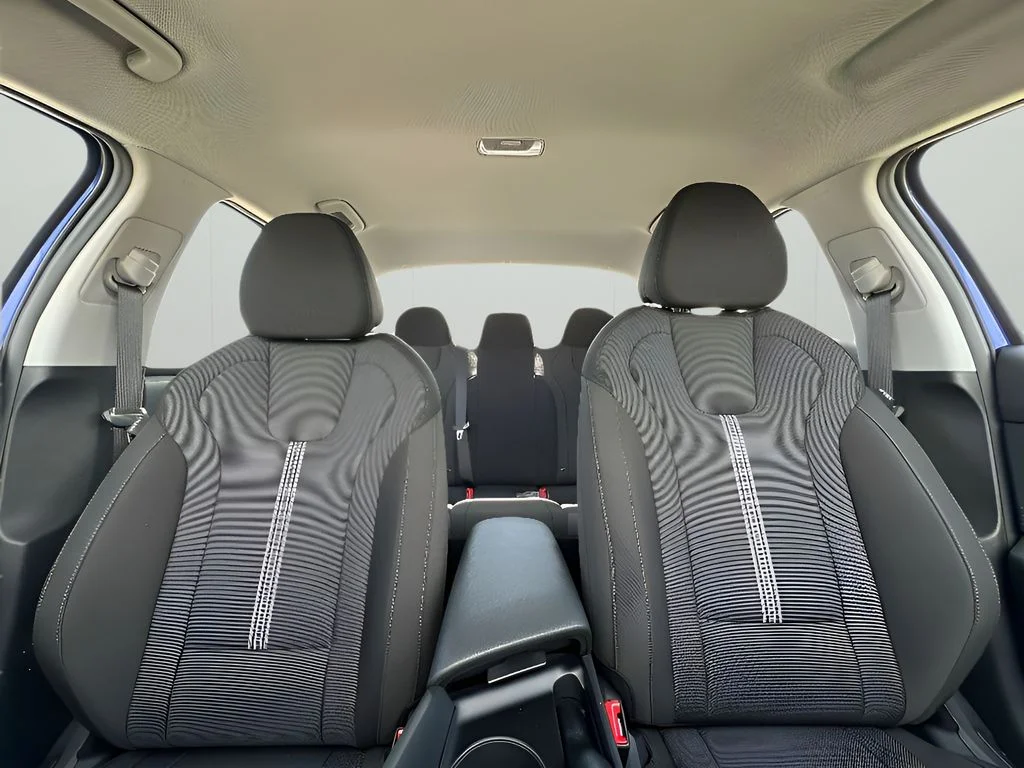 2025 Hyundai Elantra SE - Photo 15