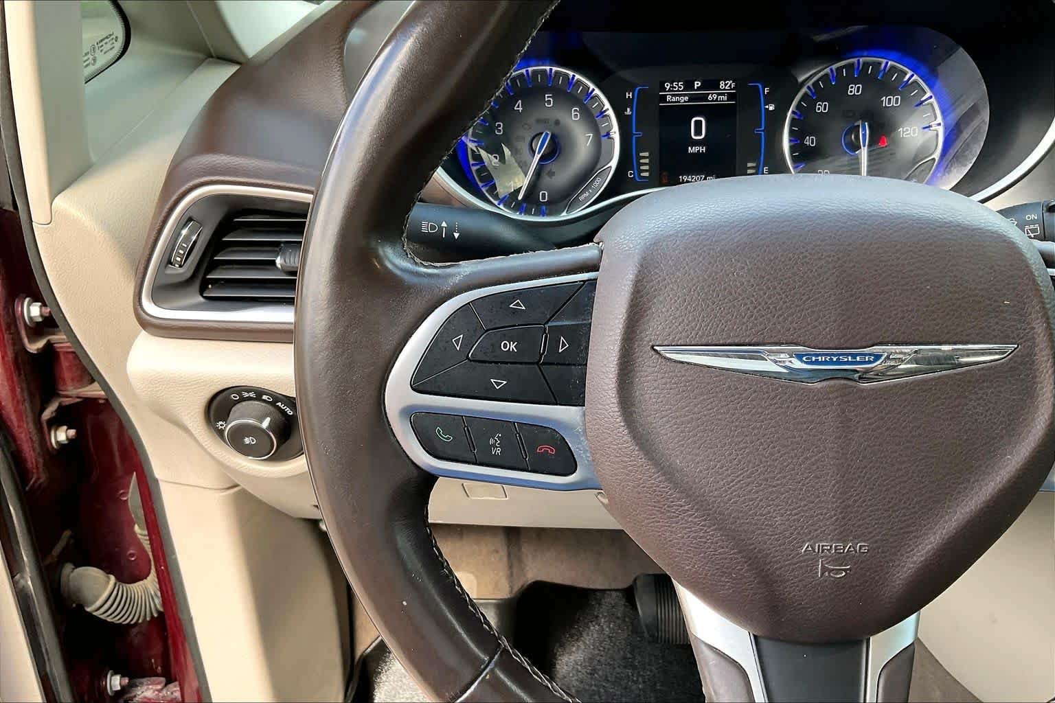 Used 2017 Velvet Red Pearlcoat Chrysler Touring-L image 22