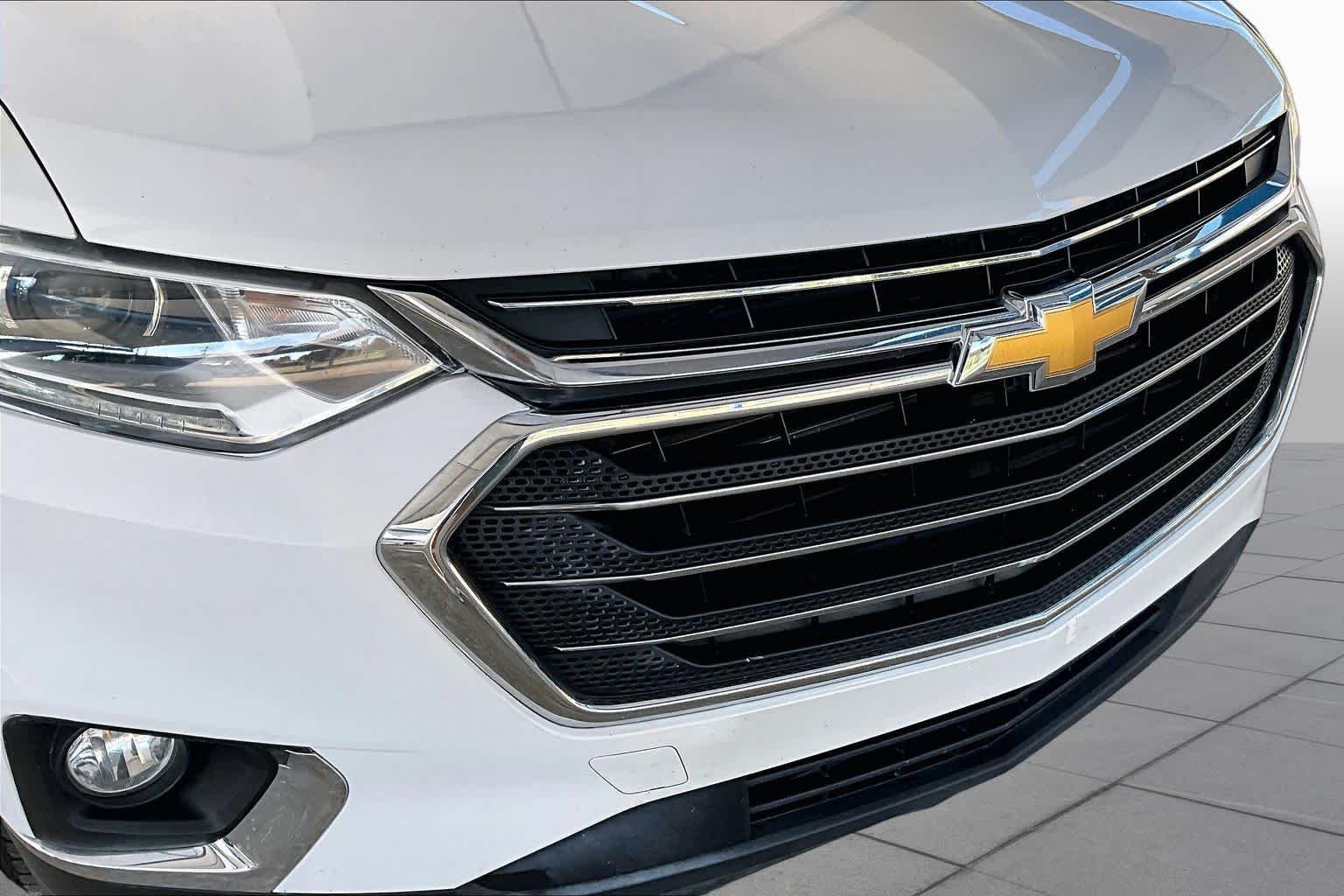 Used 2018 Iridescent Pearl Tricoat Chevrolet LT Cloth image 30